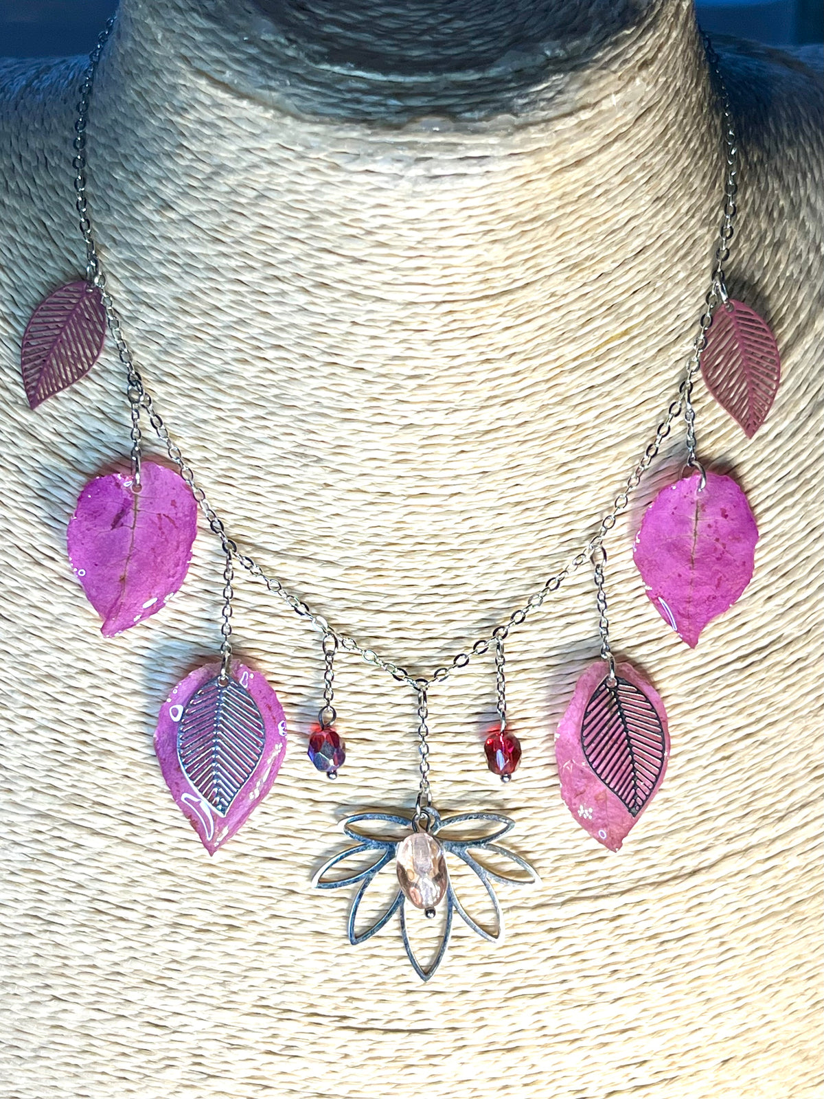 Collier en bougainvillier naturel rose | Bijou artisanal