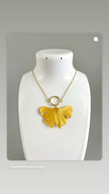 Collier feuille de Ginkgo & strass - Aux fleurs de Chloé Collier feuille de Ginkgo & strass Collier Collier