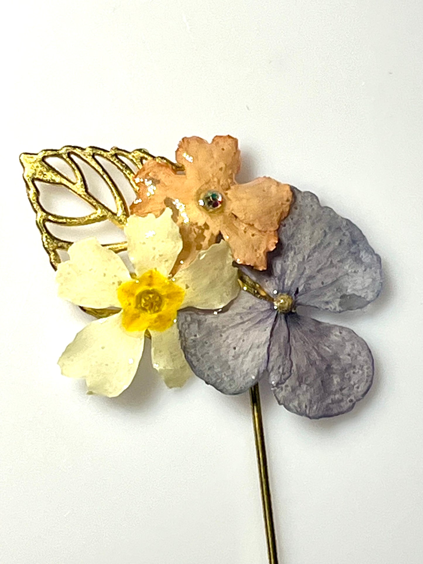Épingle broche trio fleurs primevère hortensia lantana