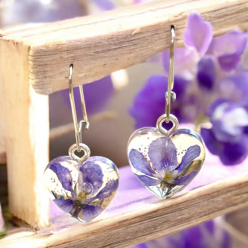 Boucles d’oreilles cœurs de violettes crochets argentés - Aux fleurs de Chloé Boucles d’oreilles cœurs de violettes crochets argentés Boucles d’oreilles Boucles d’oreilles