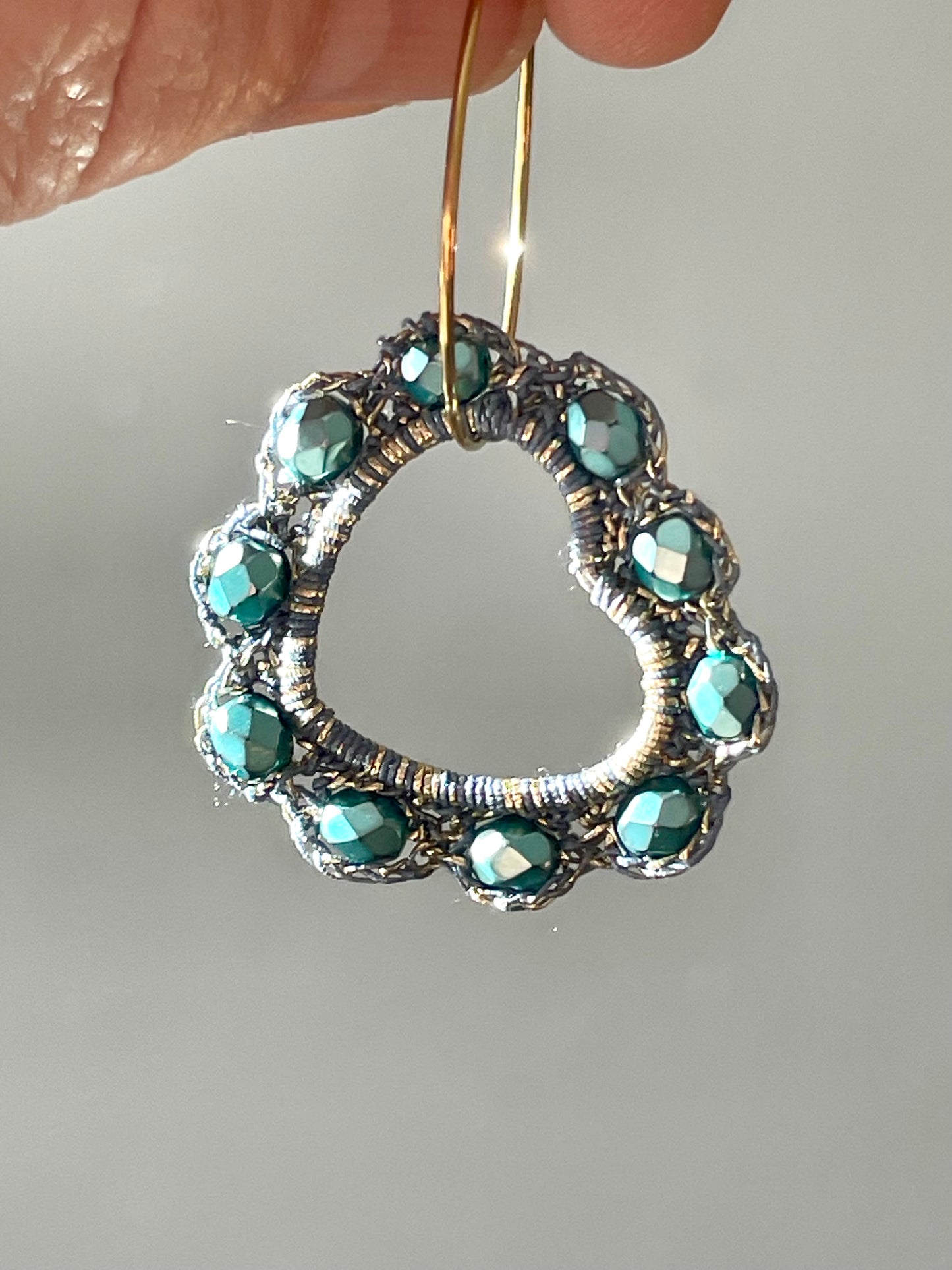 Boucles d’oreilles cœurs de perles bleues - Aux fleurs de Chloé Boucles d’oreilles cœurs de perles bleues Boucles d’oreilles Boucles d’oreilles
