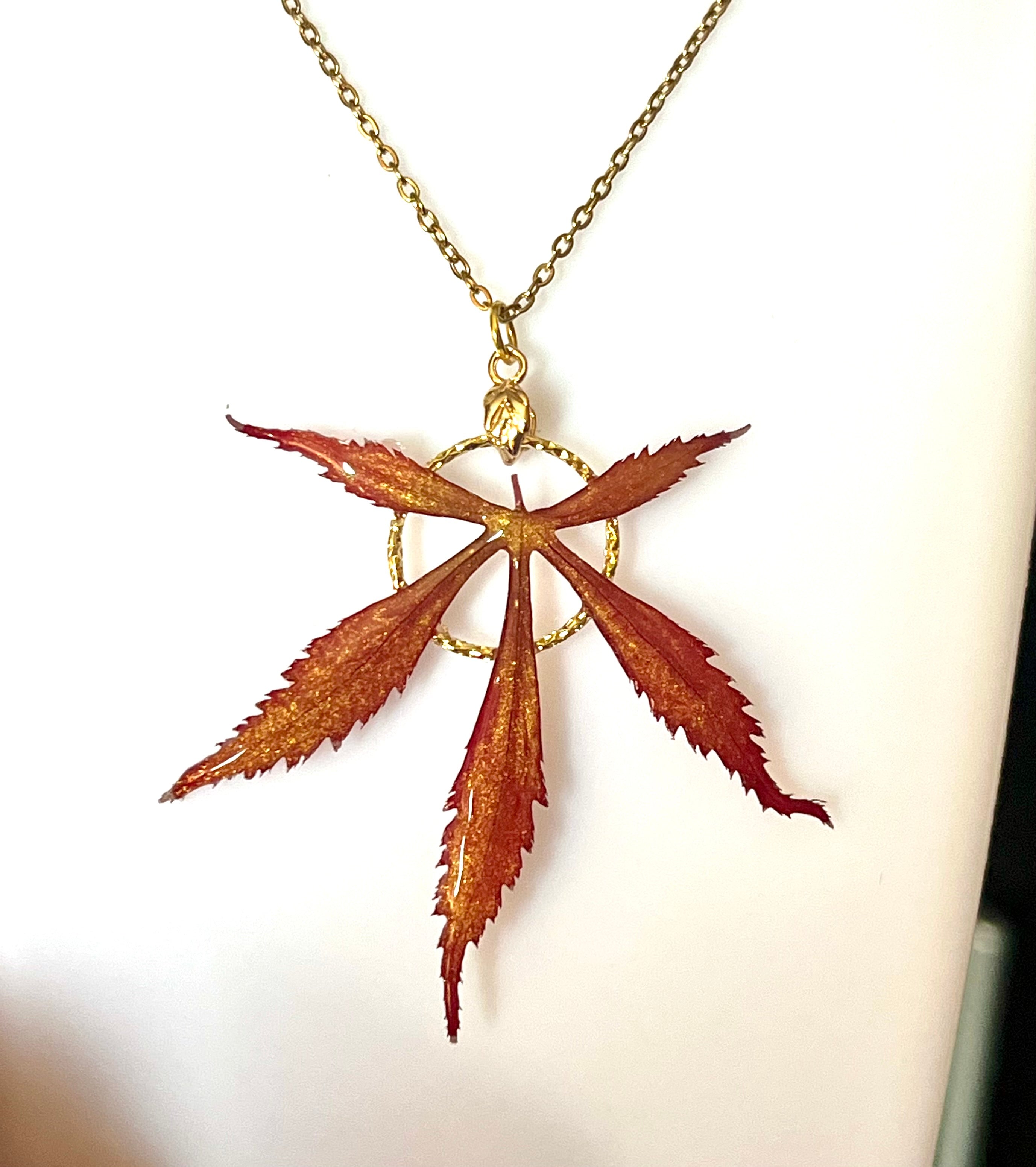 Parure Érable Rouge – Collier & Boucles d’oreilles en feuilles naturelles stabilisées