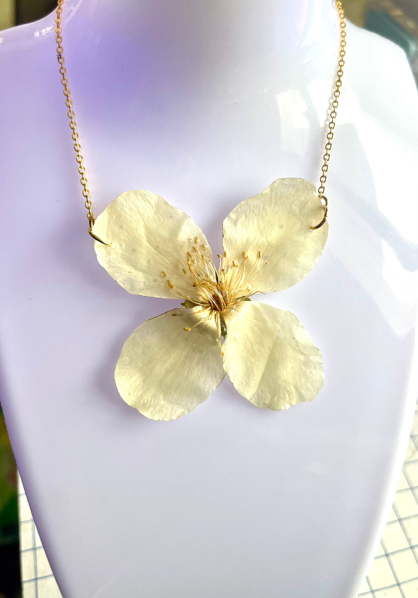 Collier grande fleur de seringat