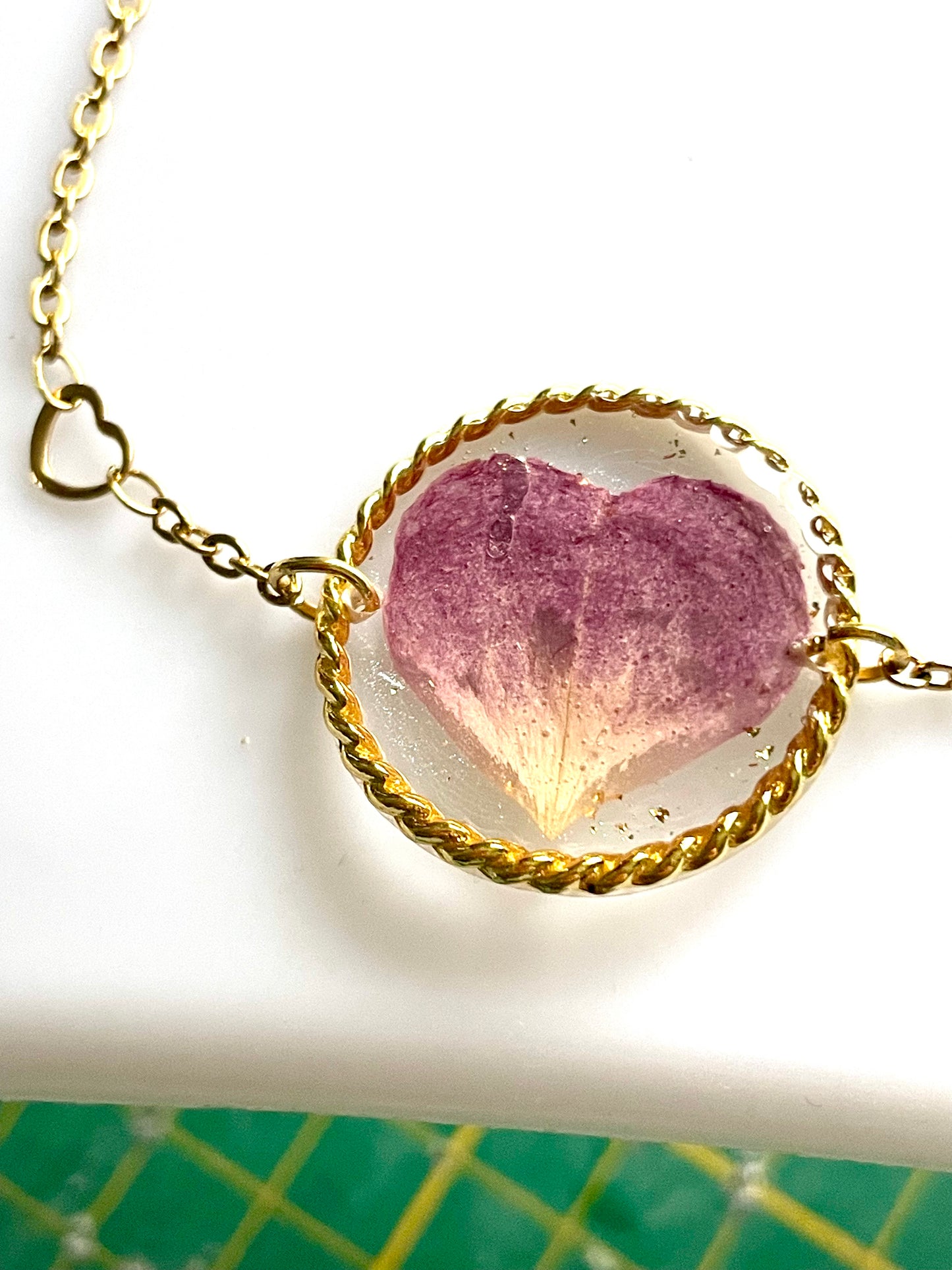 Bracelet cœur de pétale de rose violet