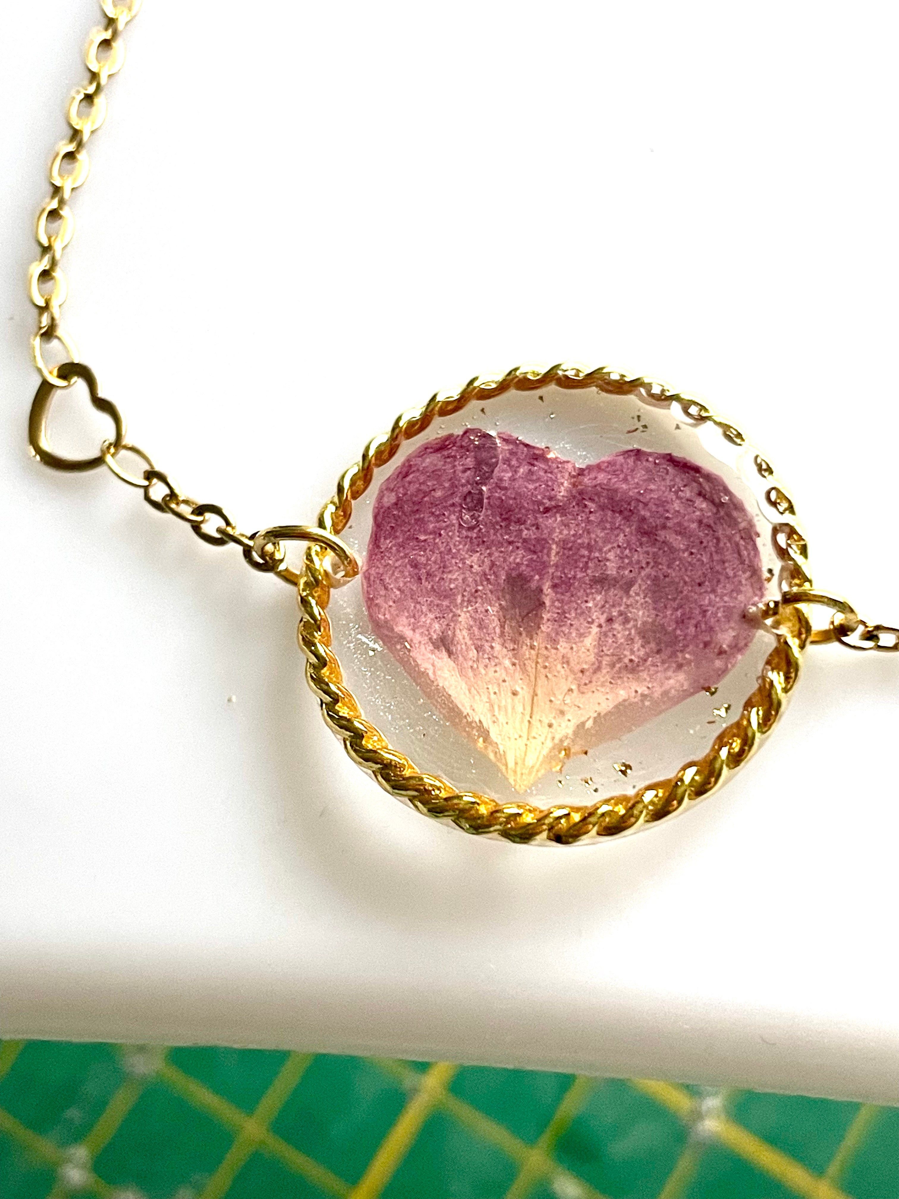 Bracelet cœur de pétale de rose violet - Aux fleurs de Chloé Bracelet cœur de pétale de rose violet Bracelet Bracelet