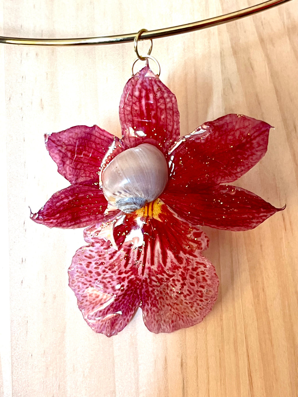 Collier ras-du-cou orchidée cambria naturelle et coquillage