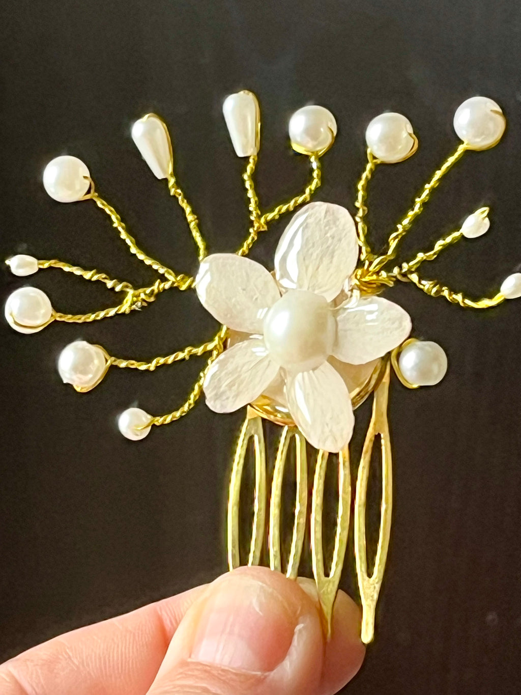 Peigne de mariage Fleur d’Or – Perles nacrées et dorures
