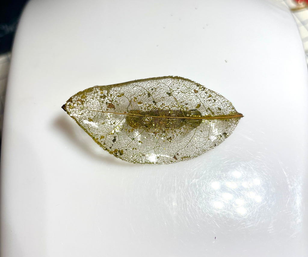Broche de dentelle végétale de Magnolia - Aux fleurs de Chloé Broche de dentelle végétale de Magnolia Broche Broche