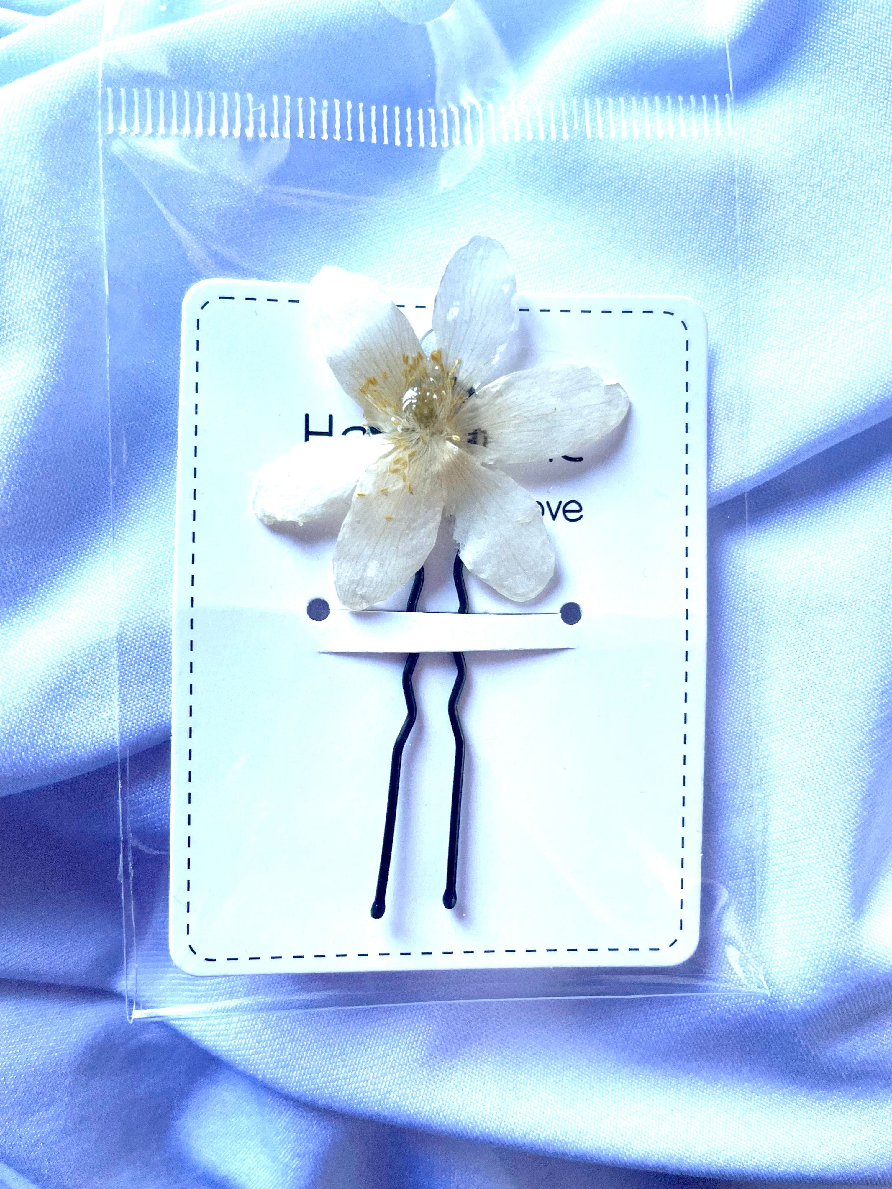Petite épingle à chignon Anémone des bois - Aux fleurs de Chloé Petite épingle à chignon Anémone des bois Epingle à cheveux Epingle à cheveux