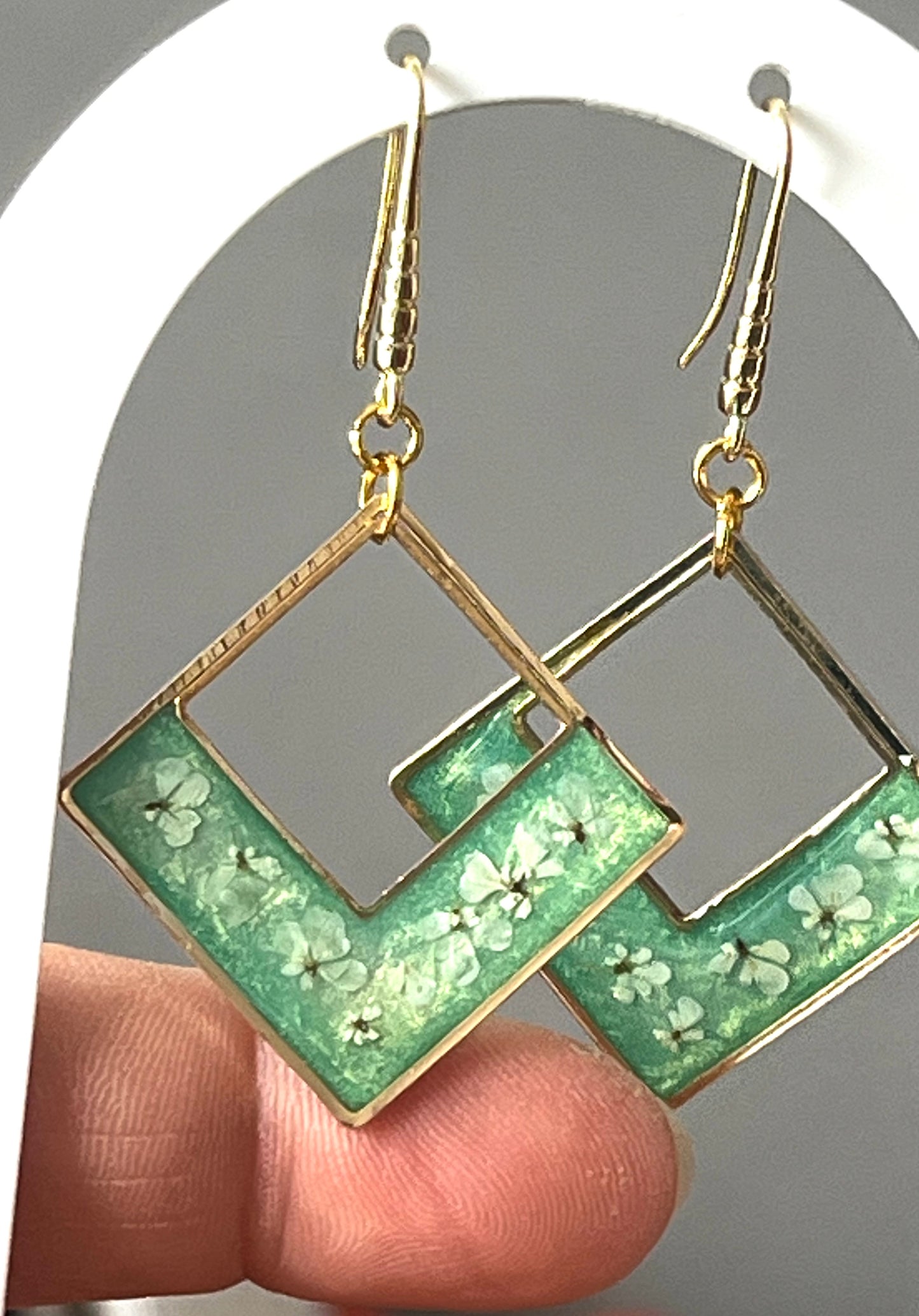 Boucles d’oreilles fleurs carotte sauvage losanges verts