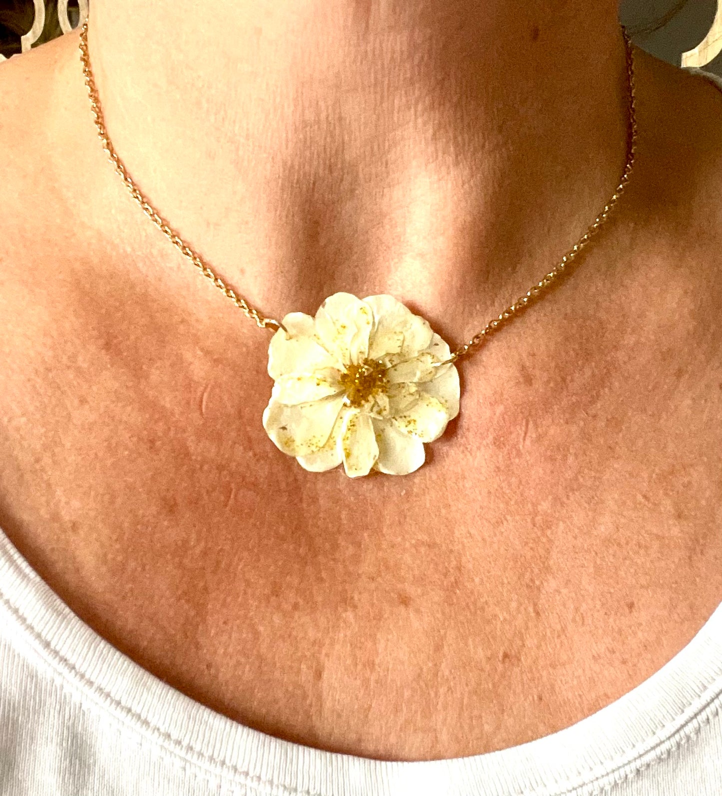 Collier choker Rose pailletée or
