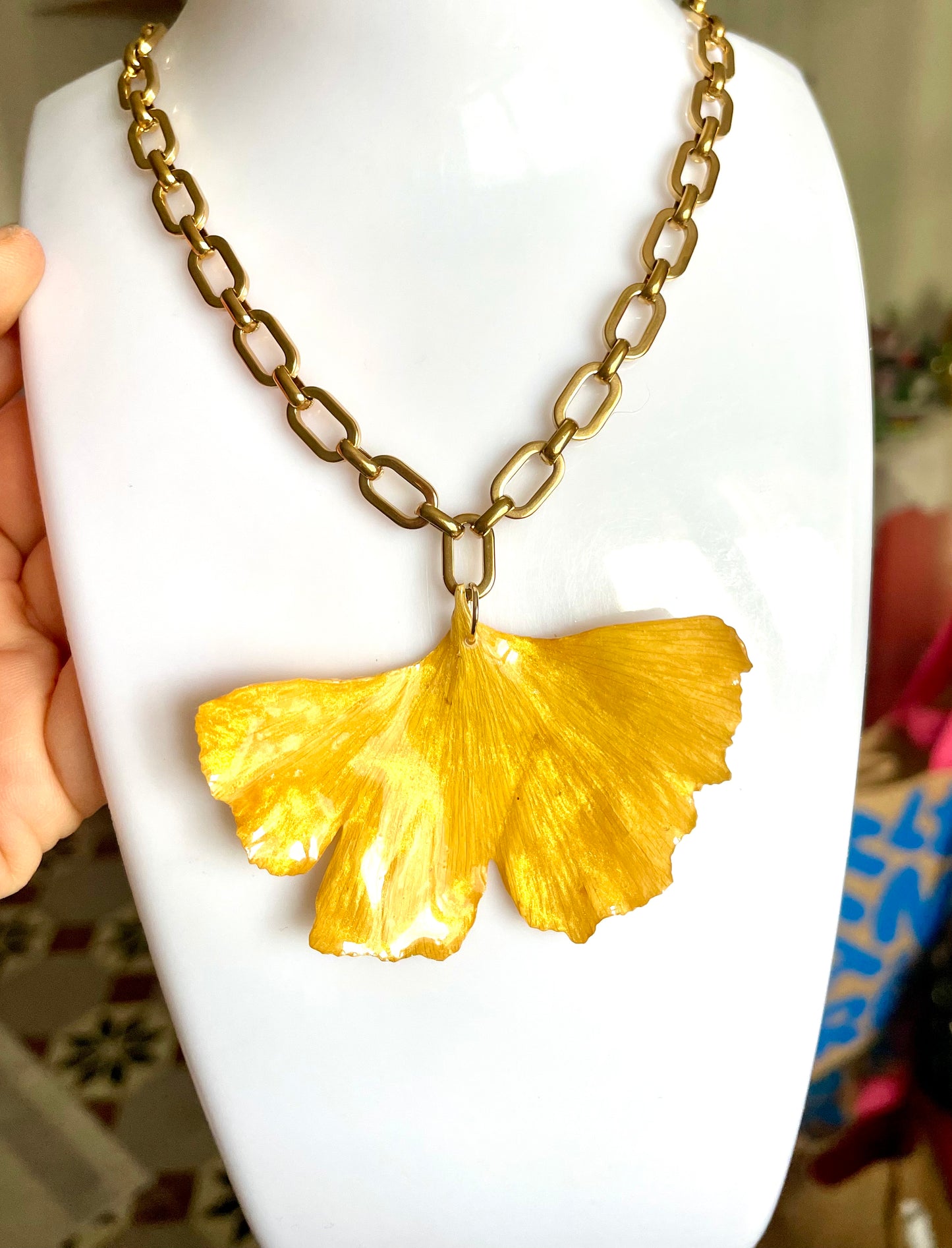 Collier feuille de Ginkgo chaînette grands maillons - Aux fleurs de Chloé Collier feuille de Ginkgo chaînette grands maillons Collier Collier