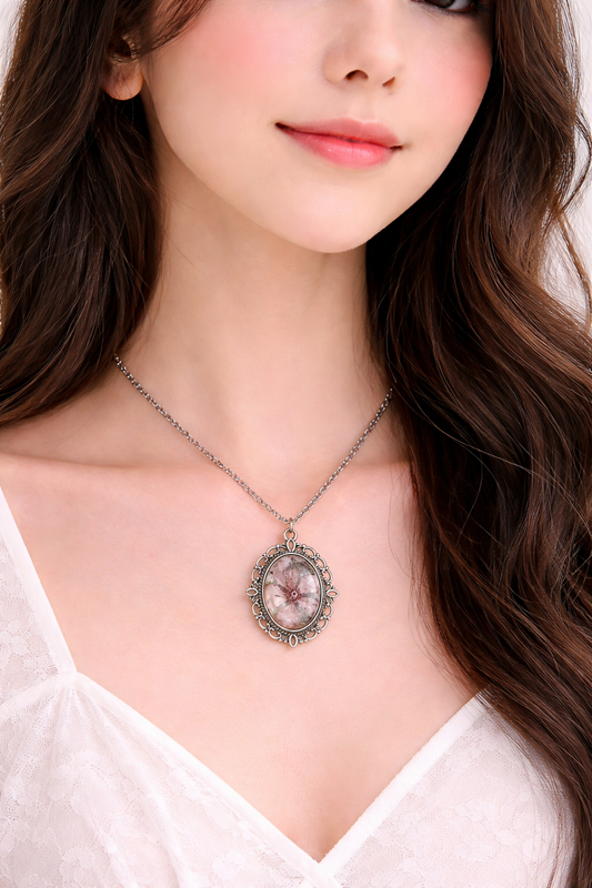 Collier Médaillon Fleur Naturelle de Prunus