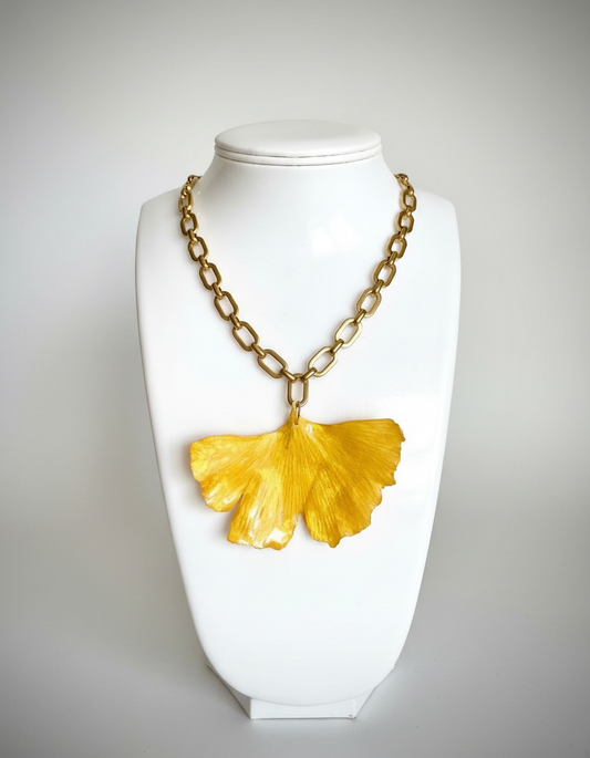 Collier feuille de Ginkgo chaînette grands maillons - Aux fleurs de Chloé Collier feuille de Ginkgo chaînette grands maillons Collier Collier