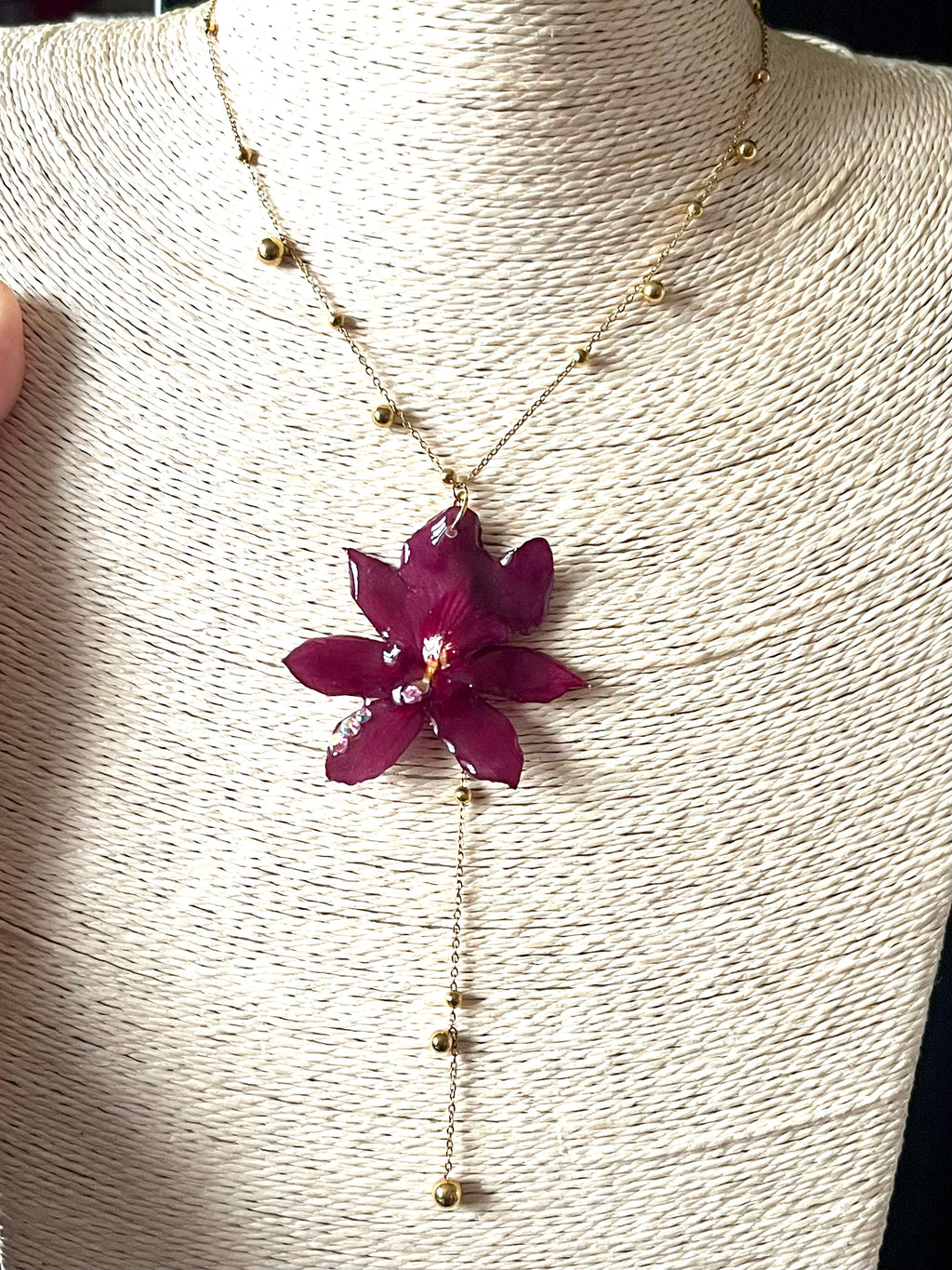 Collier Sautoir Orchidée Cambria – Fleur Naturelle Résinée