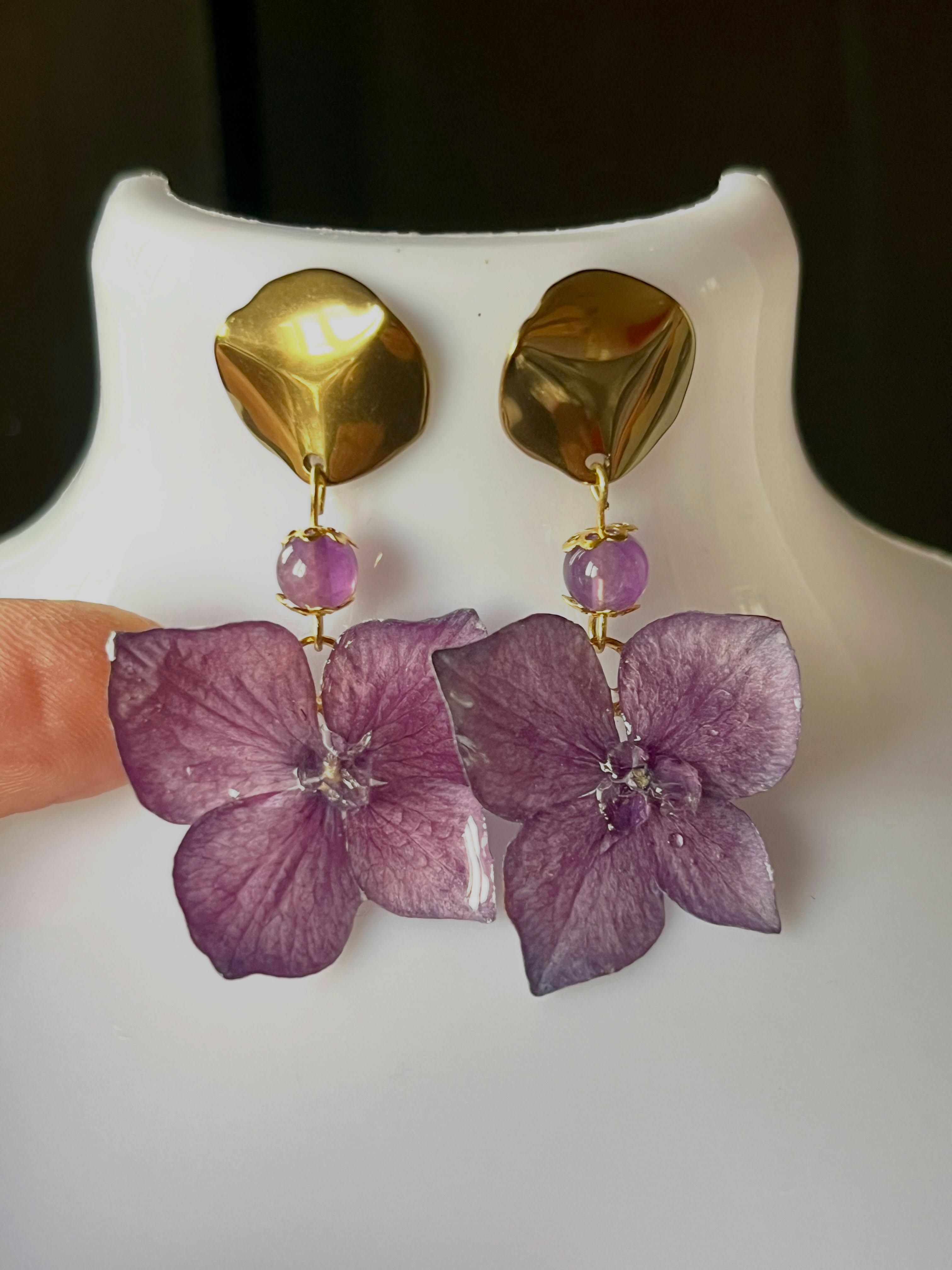 Boucles d’oreilles Hortensia & Améthyste