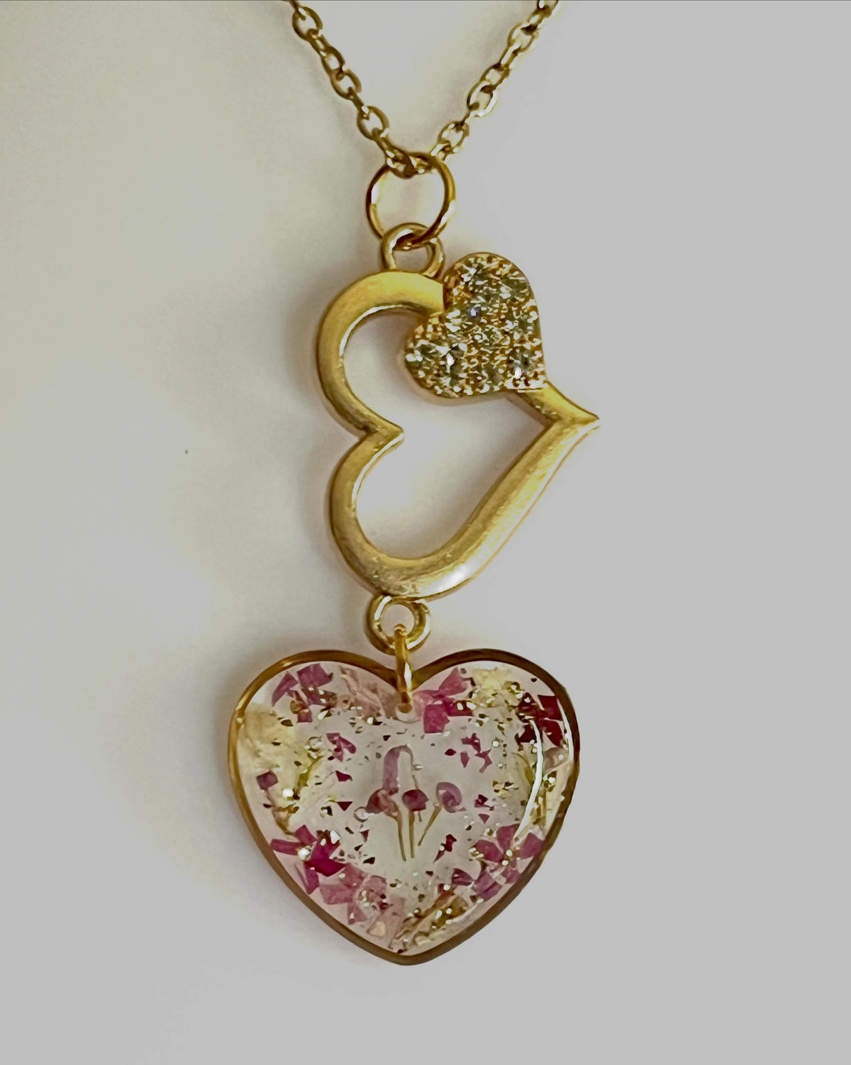 Bijoux avec fleurs bouquet de mariée