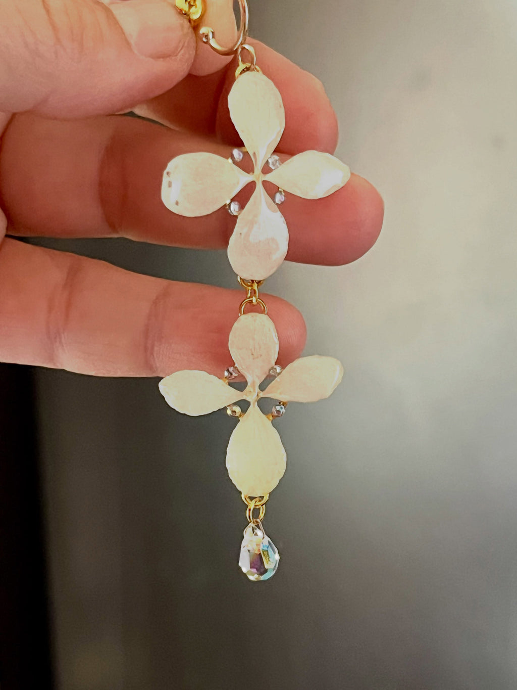 Boucles d’oreilles hortensia blanc