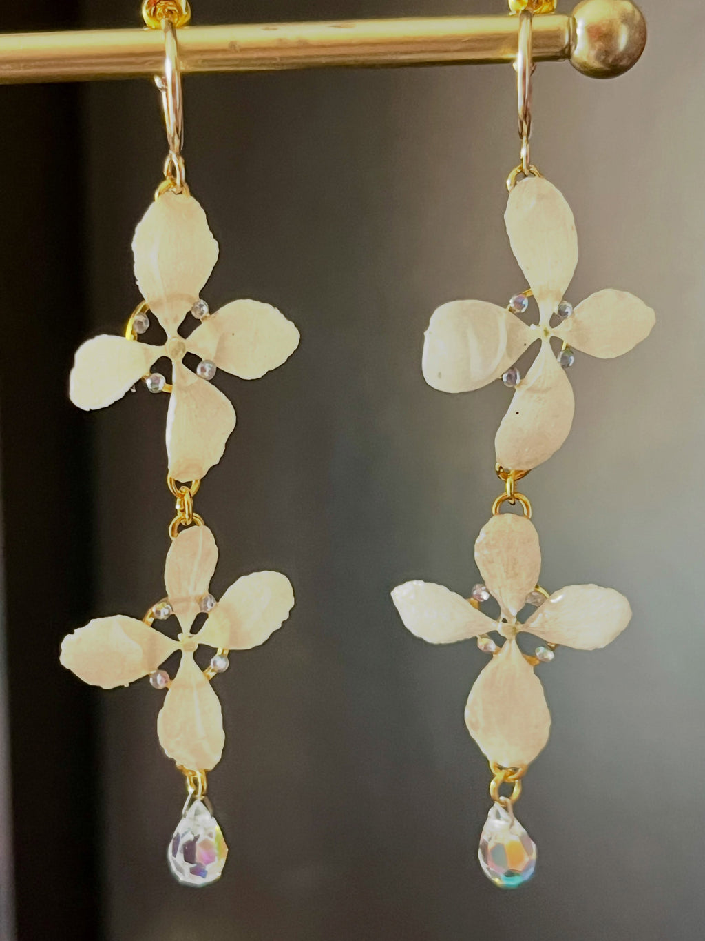 Boucles d’oreilles hortensia blanc